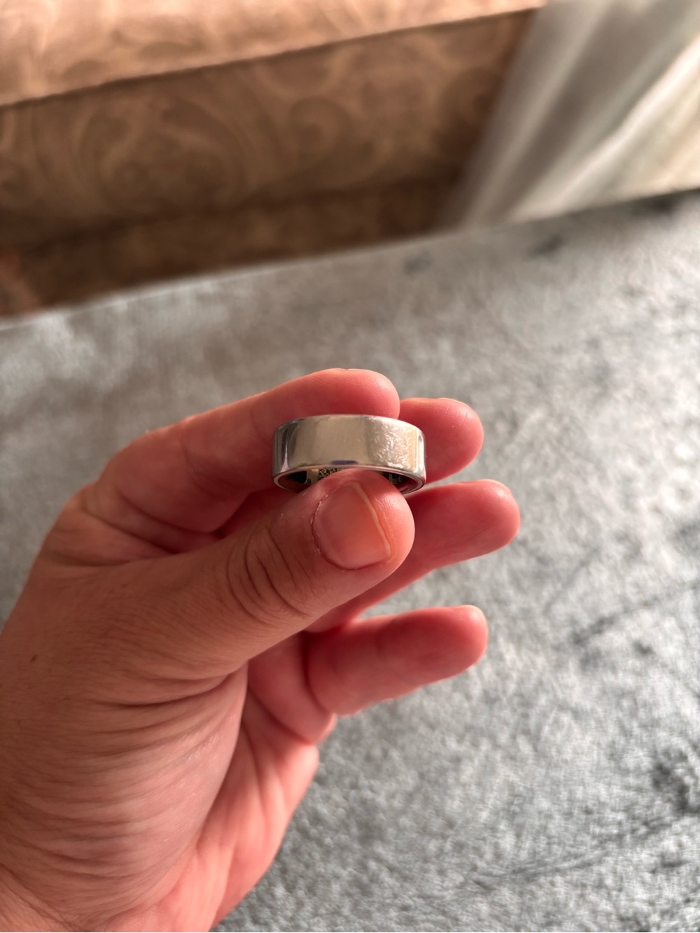 Oura Ring 4 Silver Size 9 w/ Charger – Great Condition